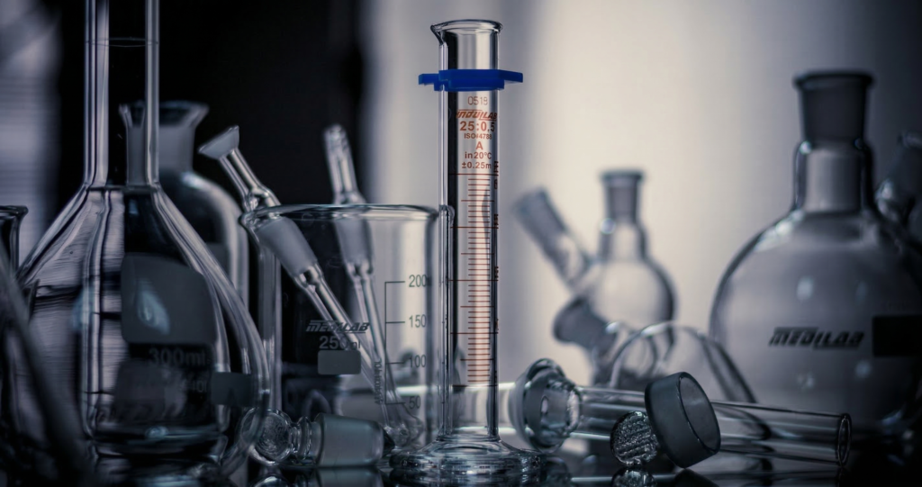 Laboratory Glassware: Best 7 Types, Standards & Care Guide